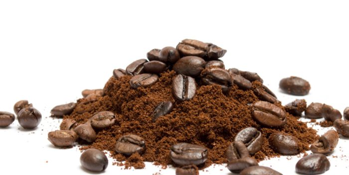 Ganz und gemahlene Kaffeebohnen 