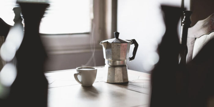Lavazza Kaffee mit Kanne auf einem Tisch