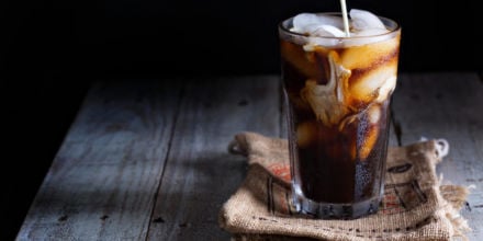 Verschiedene Kaffeespezialitäten mit Eiskaffee