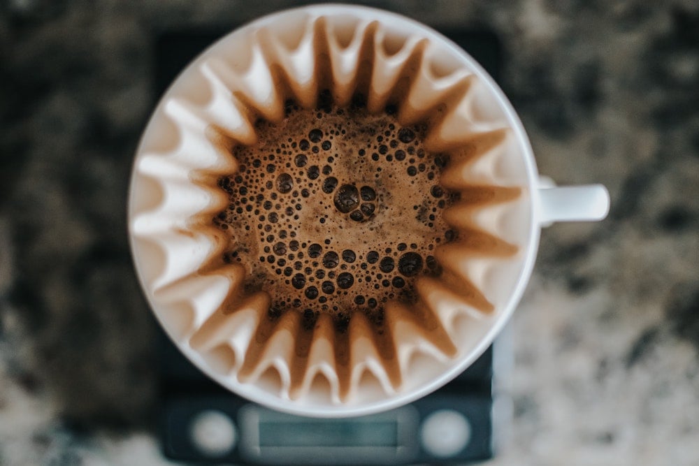 Getreifekaffee wird mit Filter zubereitet