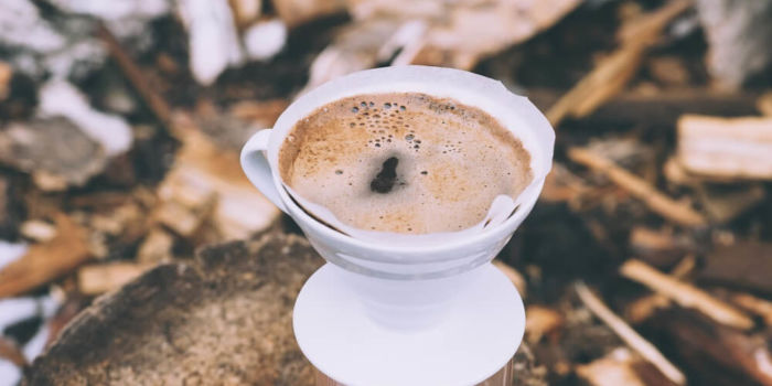 früh am morgen pour over kaffee in dripper