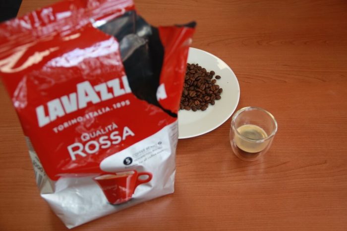 Lavazza Qualita Rossa Verpackung Bohnen Espresso