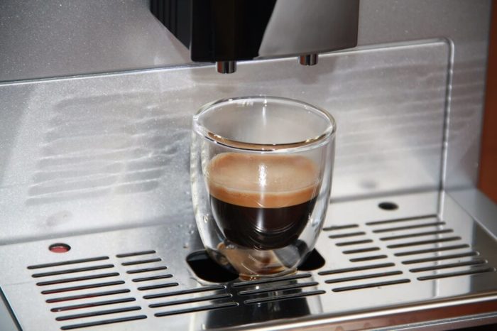 Melitta Caffeo CI Kaffeeauslauf und frisch zubereiteter Espresso