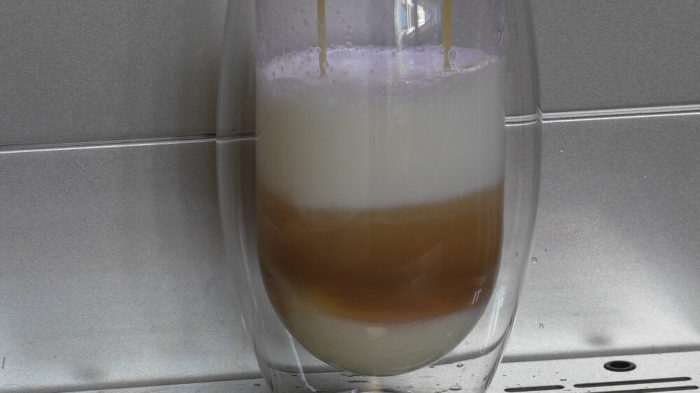 Melitta Caffeo CI Zubereitung eines Latte Macchiato