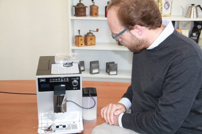 Melitta Caffeo CI mit angeschlossenem Milchsystem-Behaelter