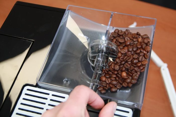 Kaffeevollautomaten Test Bohnenbehälter des Melitta Caffeo CI von oben