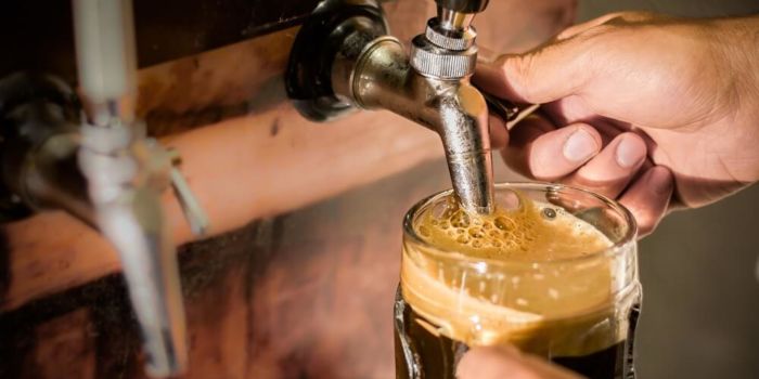 nitro-kaffee-zapfanlage-Bierglas