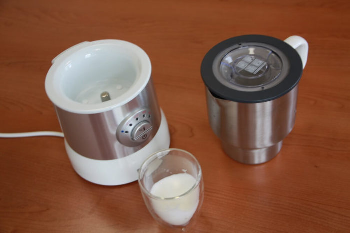 Milchschäumer Test Severin Hauptbestandteile nebeneinander