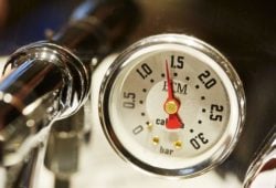 Druckanzeige an Barista Maschine