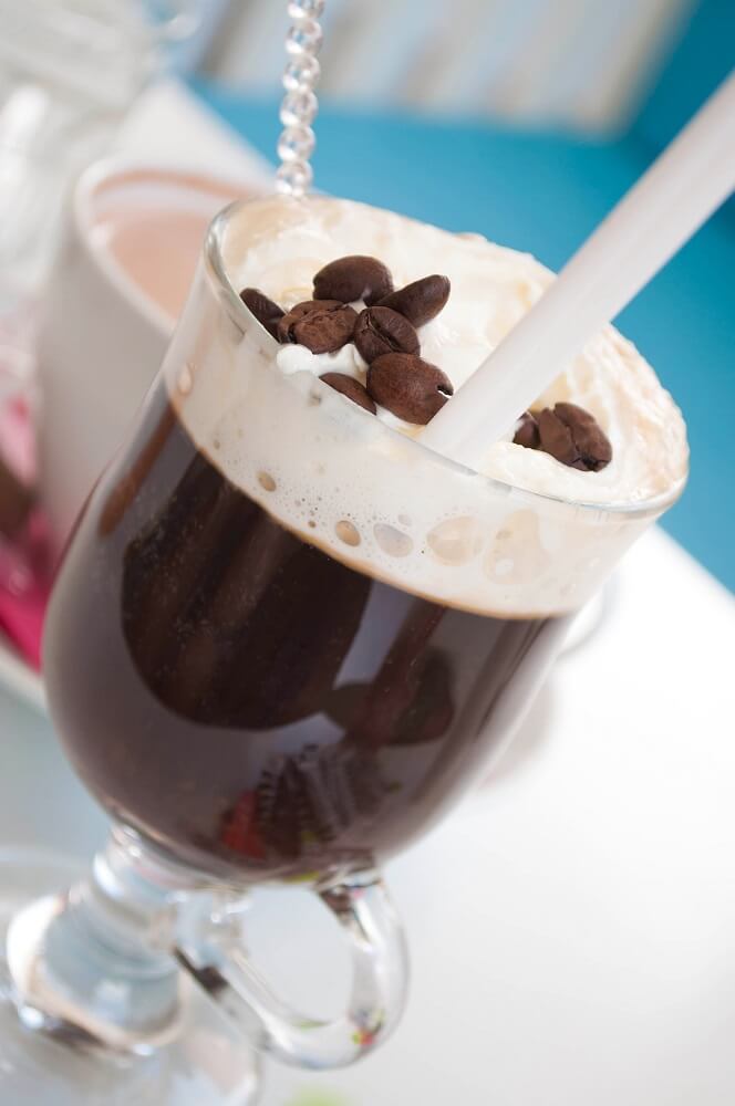 Kaffeecocktail mit Spirituosen
