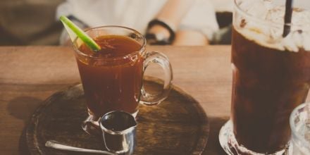 Kaffee mit Alkohol im Glas