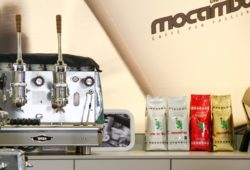 Produkte und Kaffeemaschine von Mocambo