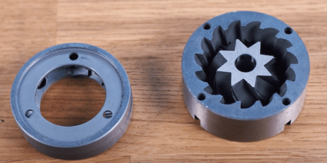 Scheibenmahlwerk und Kegelmahlwerk auf Tisch