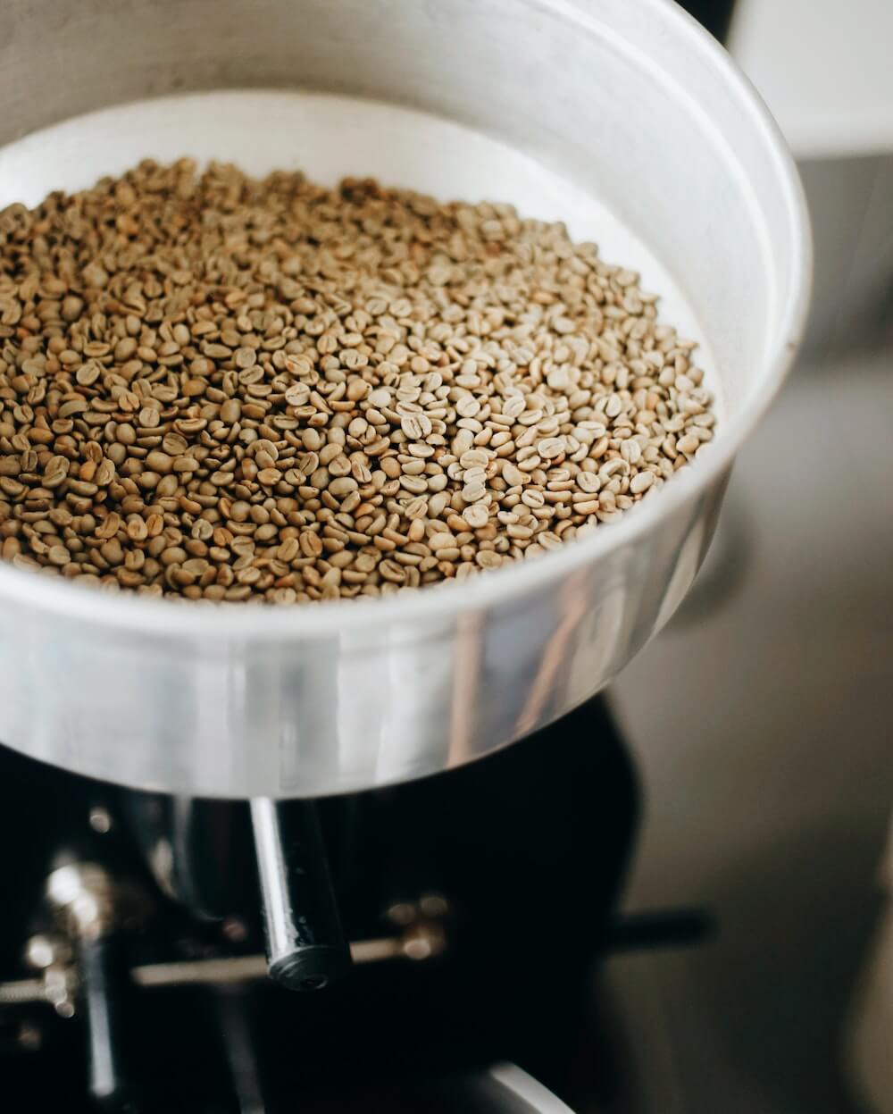 helle Arabica-Bohnen in Schale
