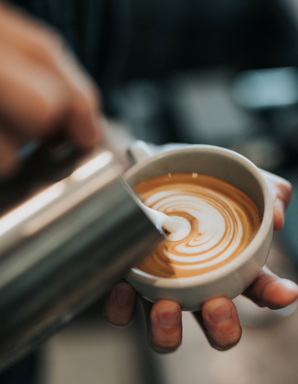 Milchschaum mit dem Siebträger
