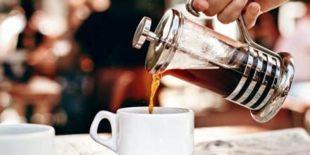 French Press Kaffee in Tasse