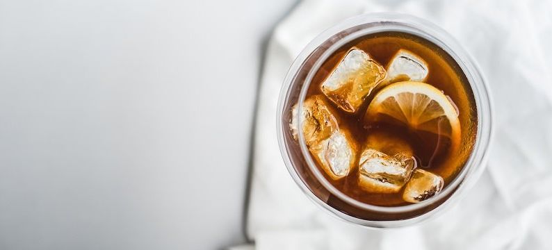 Kaffee Cocktail mit Eiswürfeln