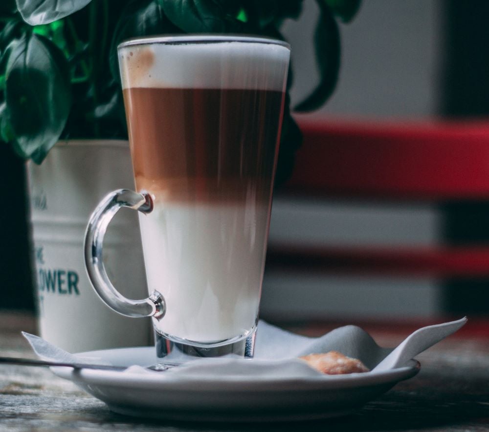 Schoko Latte für ein junges weißes Flittchen Schoko Latte für ein junges weißes Flittchen