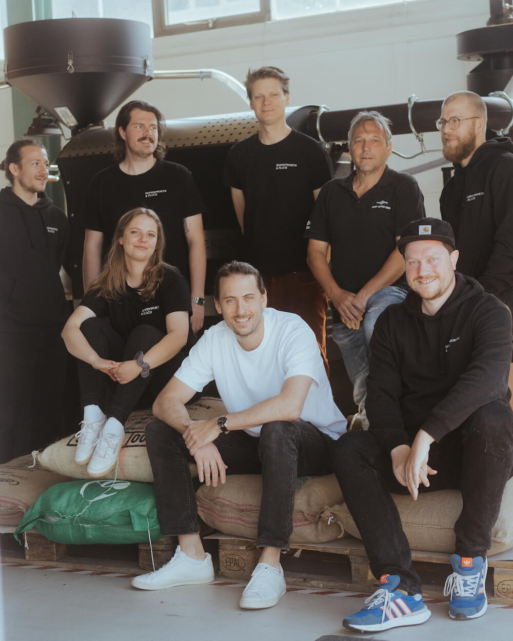 Das Hoppenworth Ploch Team in der hauseigenen Rösterei in Frankfurt