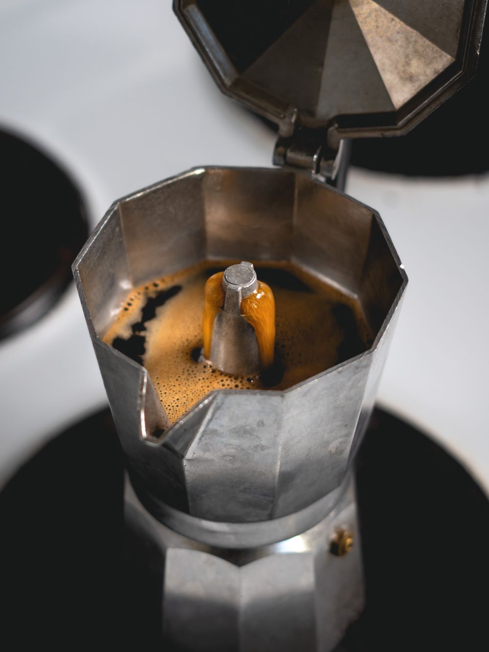 Espressokocher auf der Herdplatte