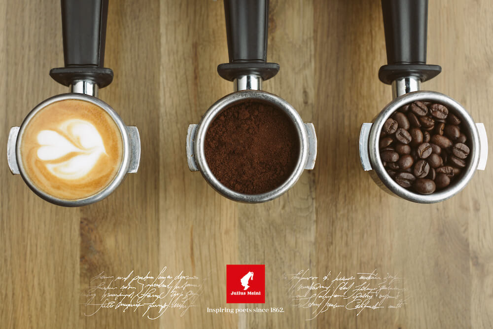 Julius Meinl Kaffeebohnen, gemahlener Kaffee und Cappuccino in Siebträgern